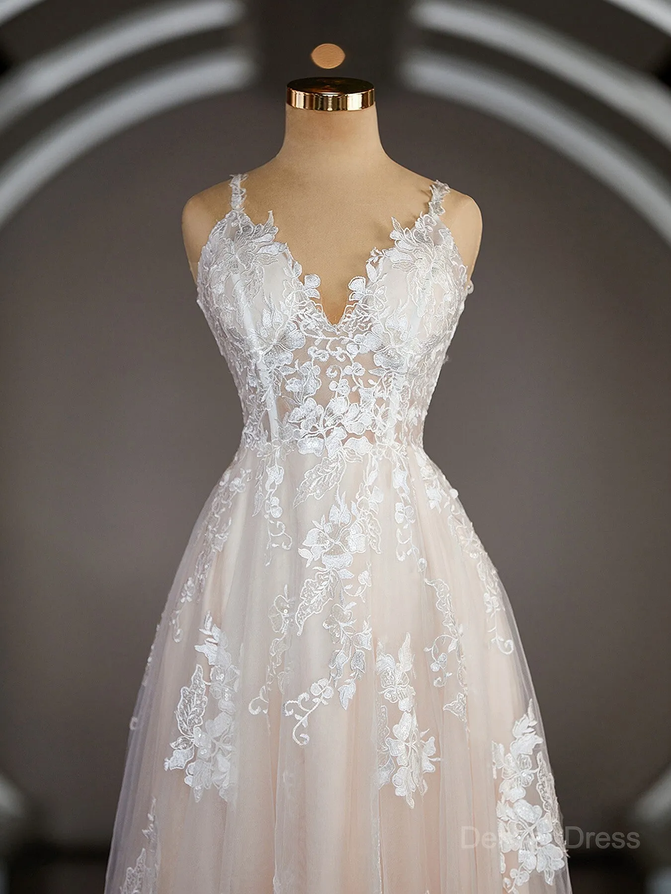 A-Line V-neck Sweep Train Lace Wedding Dresses with Appliques Lace